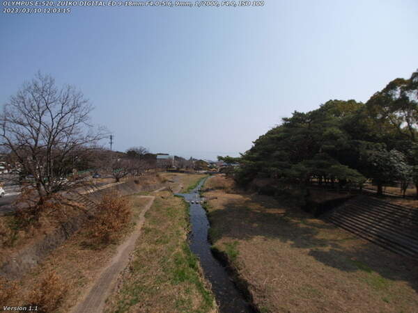 境川(別府市) イナコスの橋から別府湾を望む