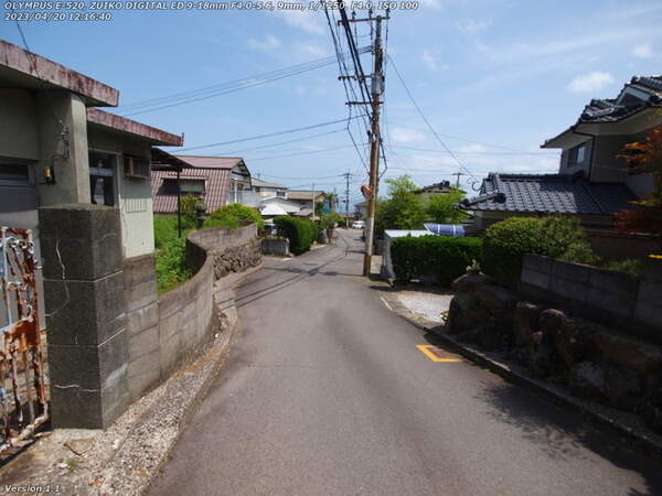 南立石生目町(別府市) 道路の下には板地川が流れている