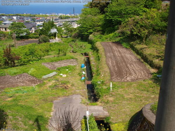 南立石生目町(別府市) 碧の時間の横を流れる板地川
