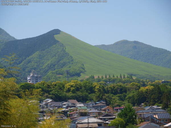 南立石板地町(別府市) すっかり緑色を取り戻した扇山