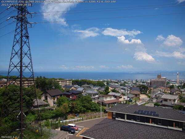 南立石板地町(別府市) 52号線の板地橋の歩道からの別府湾の眺め