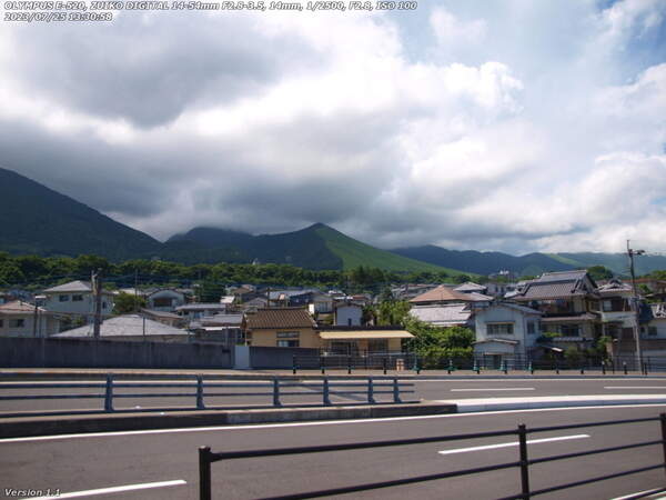 南立石板地町(別府市) 52号線の板地橋の歩道からの扇山