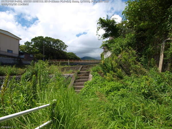 境川(別府市) 古戦場橋越しの扇山