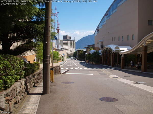 観海寺(別府市) スギノイの前を下る