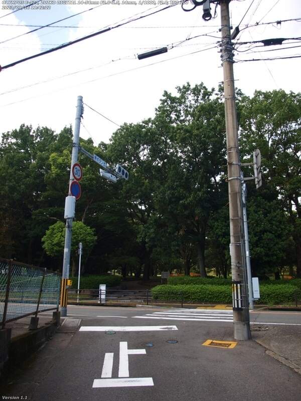 南荘園町(別府市) 信号機で鉄輪線を渡れば南立石公園