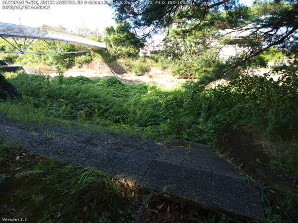南立石公園(別府市) 河川敷広場への階段