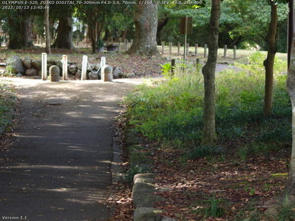 南立石公園(別府市) 境川の土手上の遊歩道へ向かう