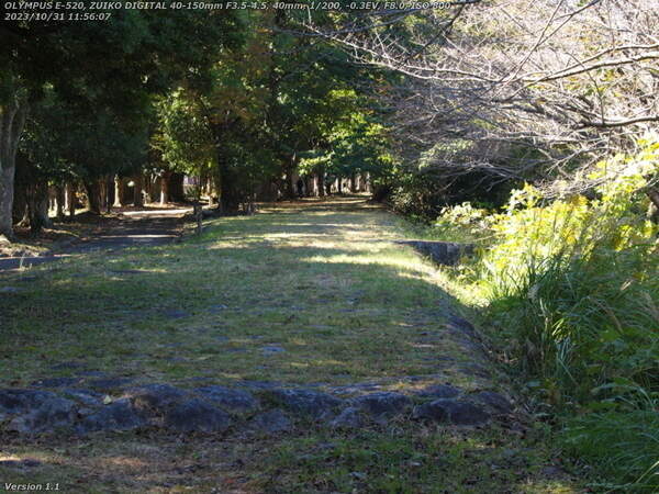 南立石公園(別府市) 境川の土手上の遊歩道の入口