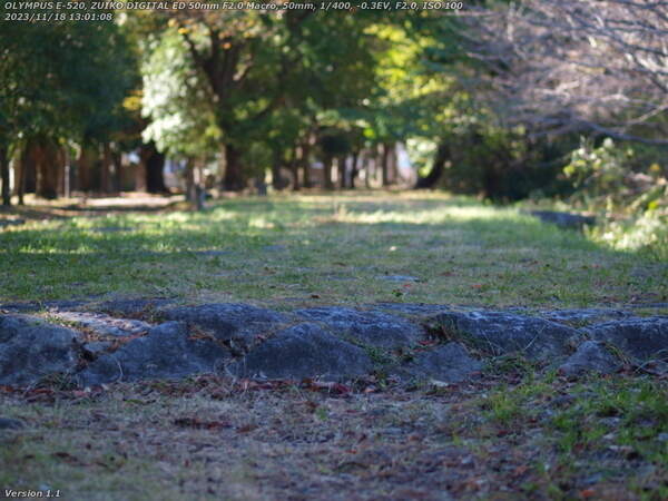 南立石公園(別府市) 境川の土手上の遊歩道へ