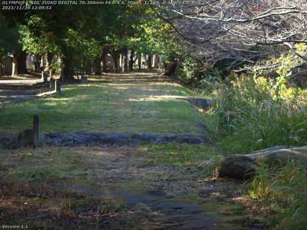 南立石公園(別府市) 境川の土手上の遊歩道へ