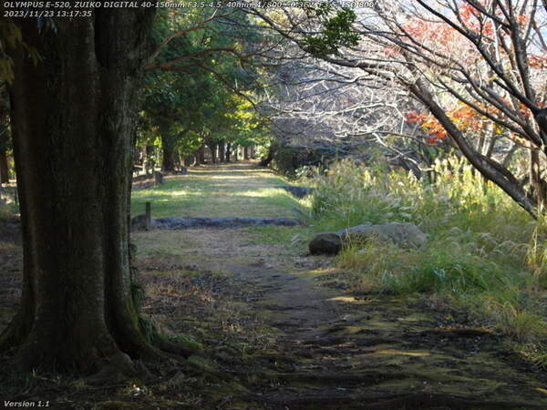 南立石公園(別府市) 境川の土手上の遊歩道へ
