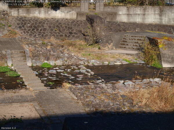 南立石二区(別府市) 西別府団地の横の土手上からの河川敷広場の眺め