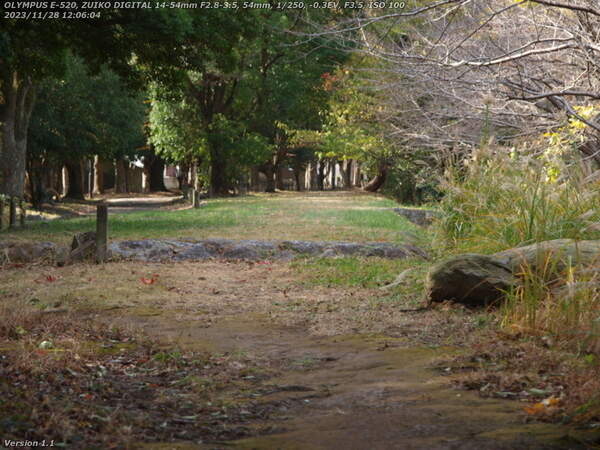 南立石公園(別府市) 境川の土手上の遊歩道へ