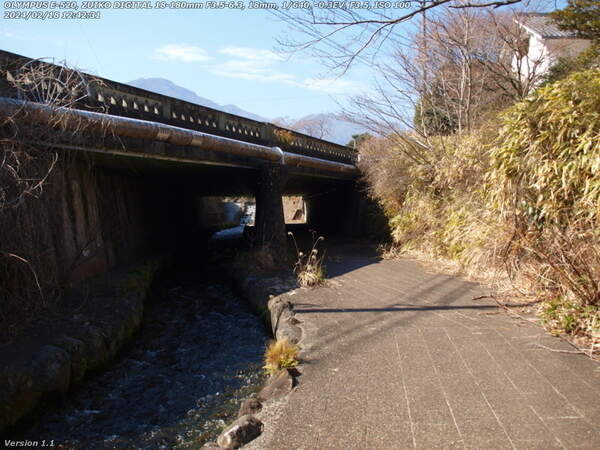 板地川(別府市) 野口原橋をくぐる