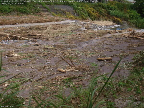 南立石公園(別府市) 河川敷広場の雑草が台風による大雨で一掃されている