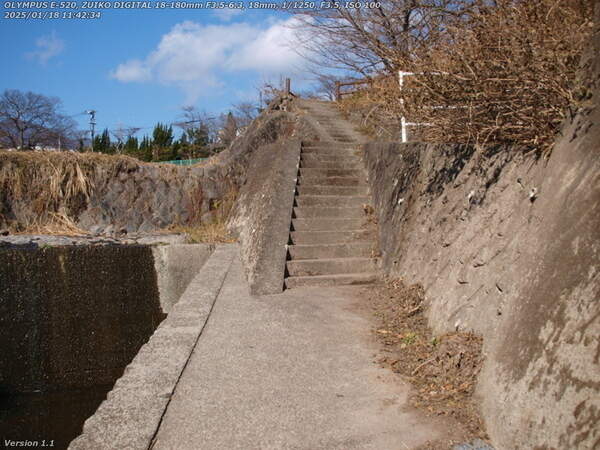 境川(別府市) 古戦場橋の横の階段