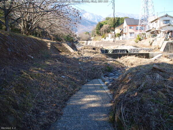 境川(別府市) 土砂が堆積して歩道が埋もれている