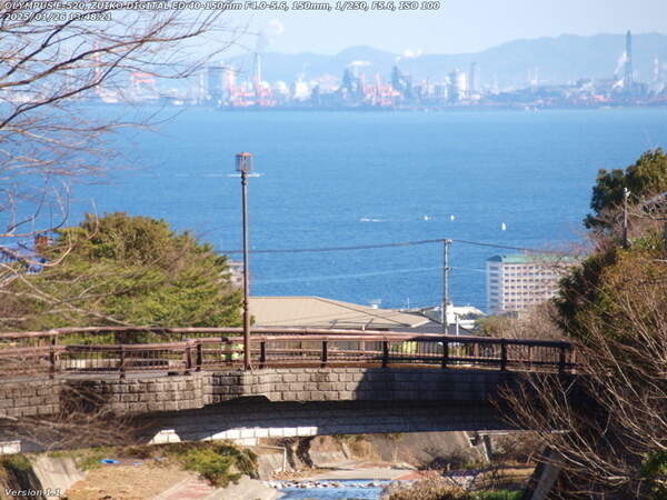 境川(別府市) であい橋と別府湾と日本製鉄