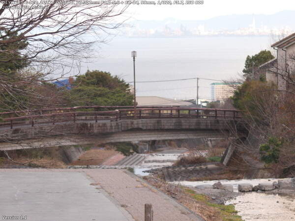 境川(別府市) であい橋と別府湾と日本製鉄