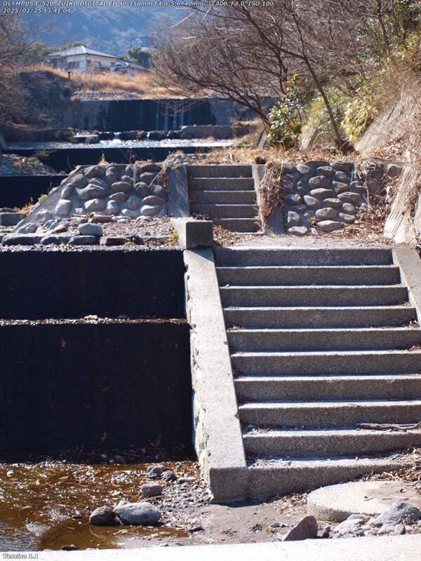 境川(別府市) 河川敷広場の左岸を上流へ進む