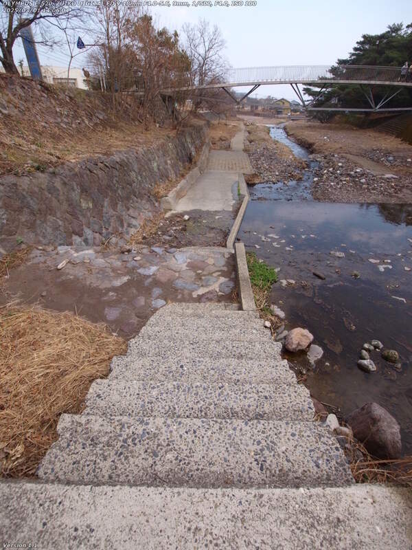 境川(別府市) 河川敷広場の左岸を下流へ進む