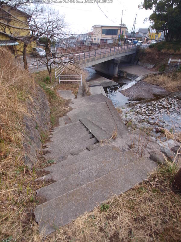 境川(別府市) 階段を下った先は古戦場橋のすぐ手前