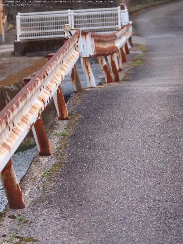 南立石板地町(別府市) 板地川沿いに板地町を下る