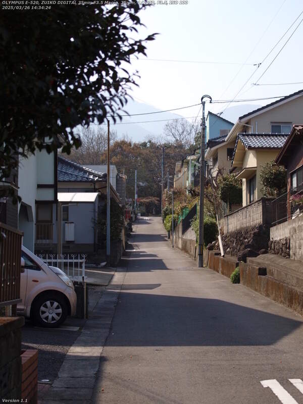 南荘園町(別府市) 南荘園町の住宅地を南立石公園へ向けて進む