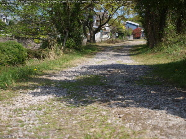 南立石二区(別府市) 西別府橋の脇から境川の土手上の未舗装路を下る