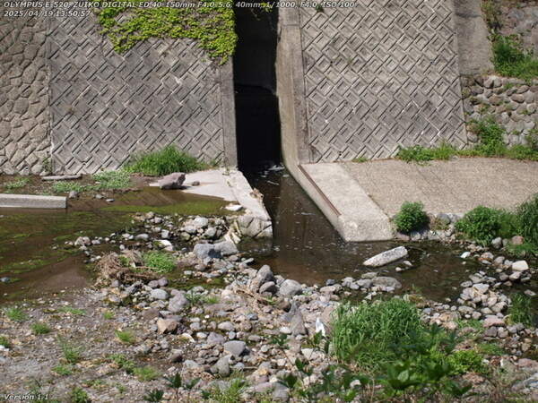 南立石公園(別府市) 水路の蓋はまだ修復されていない