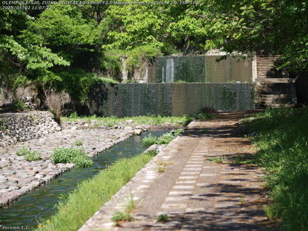 境川(別府市) 河川敷広場の左岸を上流へ