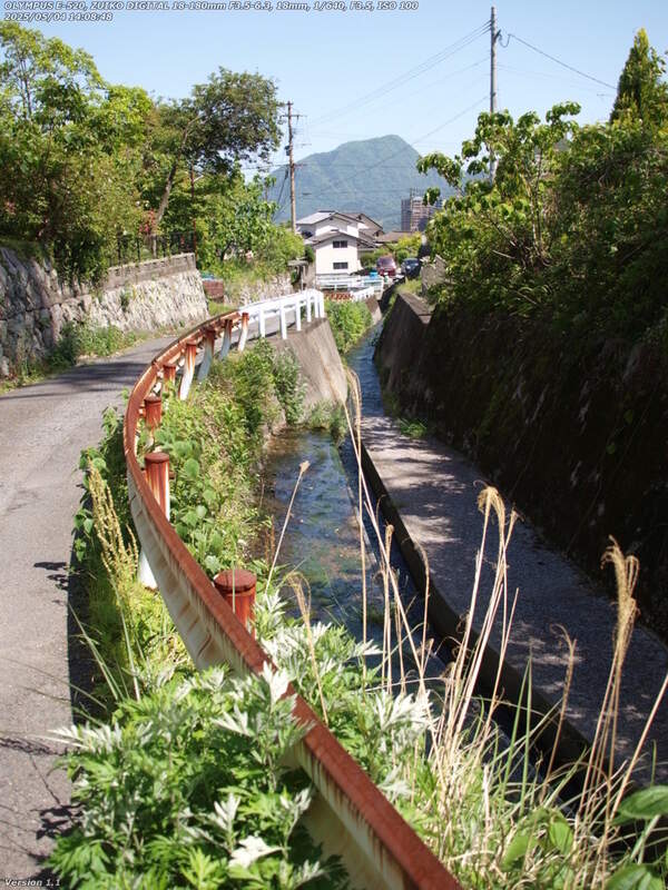 南立石板地町(別府市) 板地川の左岸を下る