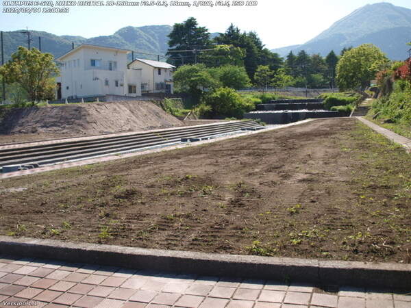 境川(別府市) 除草され右岸には盛土もある