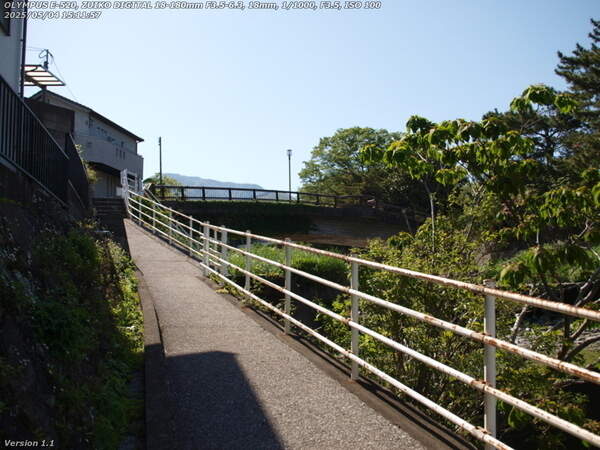 境川(別府市) であい橋をくぐる