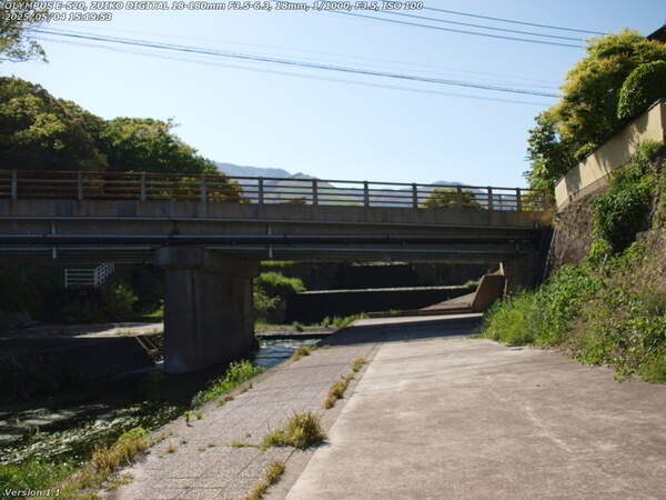 境川(別府市) 古戦場橋をくぐる