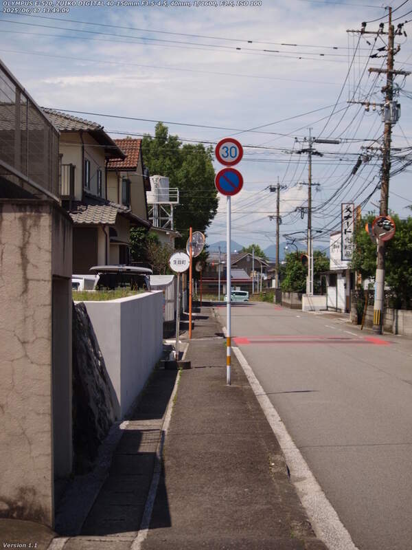 南立石生目町(別府市) 生目町の住宅地を境川方面へ進む