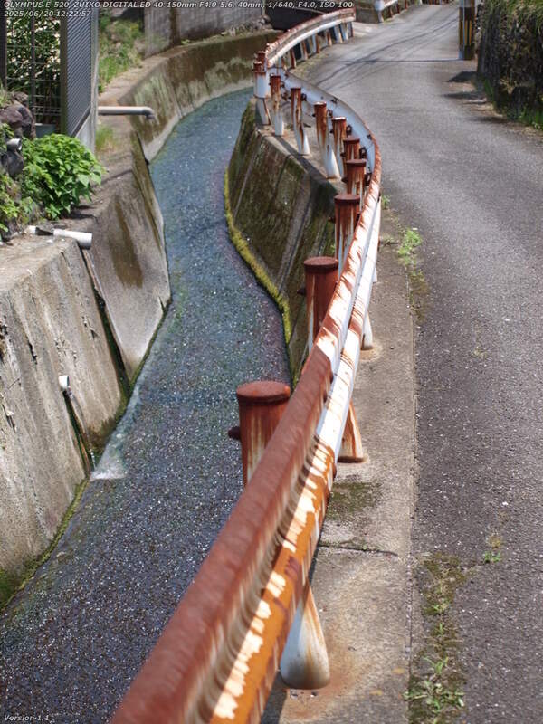 南立石板地町(別府市) 板地川沿いに右岸を下る