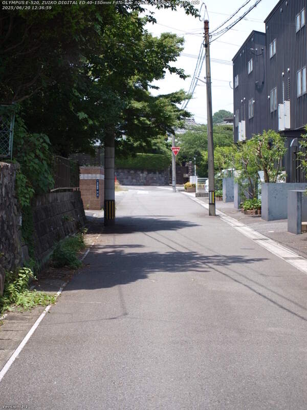 南荘園町(別府市) 南荘園町を境川方面へ向かう
