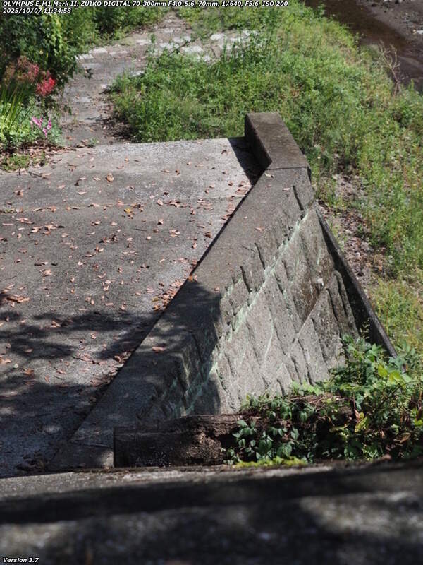 境川(別府市) 長い階段を下ると河川敷へ戻ることができる