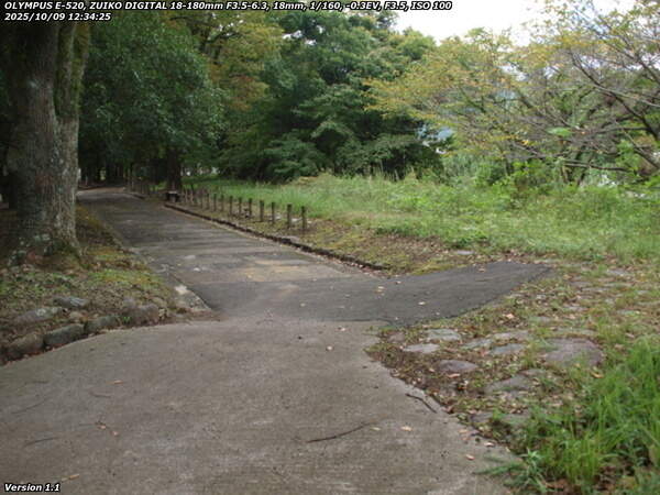 南立石公園町(別府市) 南立石公園を抜けて土手上の遊歩道へ
