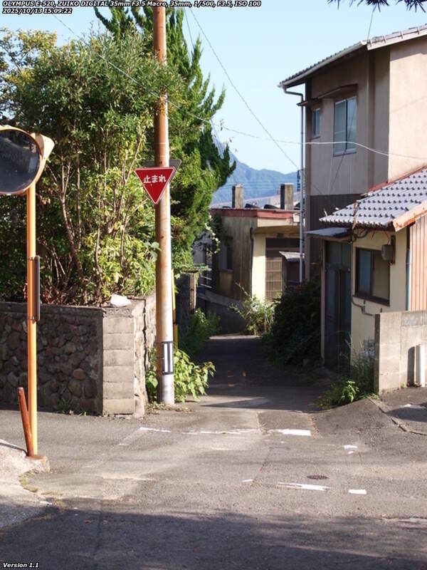 南立石生目町(別府市) 生目町を板地川沿いに下る