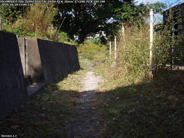 南立石生目町(別府市) 狭い未舗装路で境川へ
