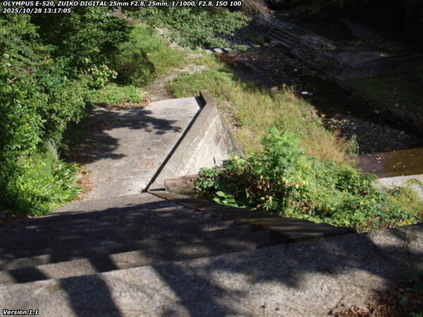 境川(別府市) 長い階段を下ると河川敷へ戻る