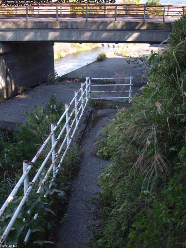 境川(別府市) 南立石公園から河川敷へ下ると古戦場橋のすぐ上流へ出る