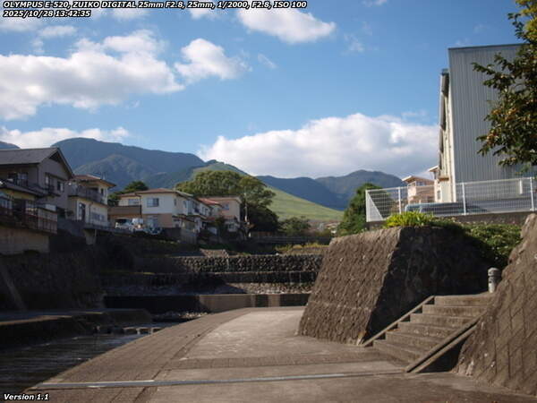 境川(別府市) 古戦場橋と扇山