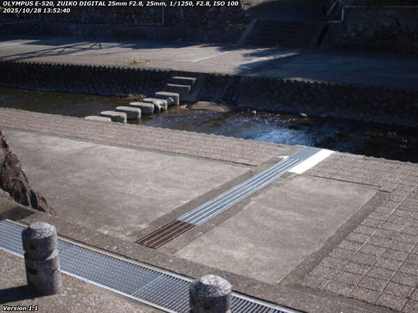 荘園(別府市) 階段で河川敷へ