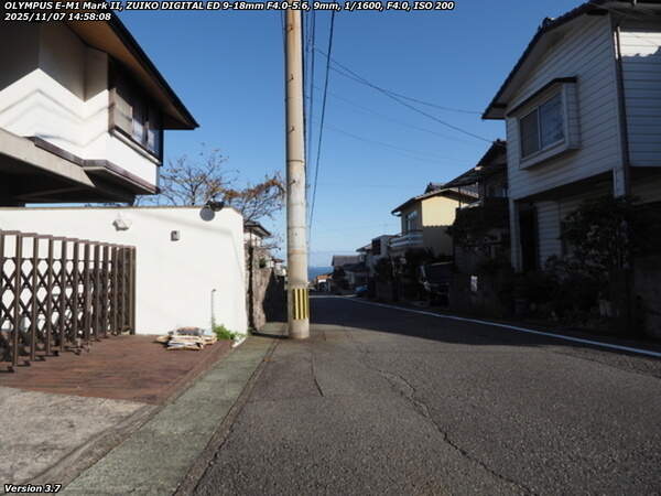 鶴見園町(別府市) 52号線を越えて鶴見園町を下る