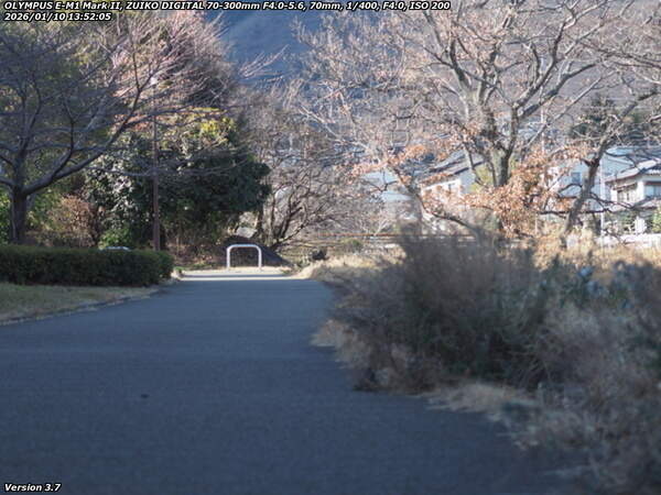 南立石公園町(別府市) 西別府団地の横を進む