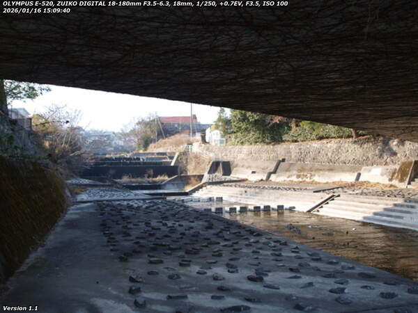 境川(別府市) であい橋をくぐって上流へ