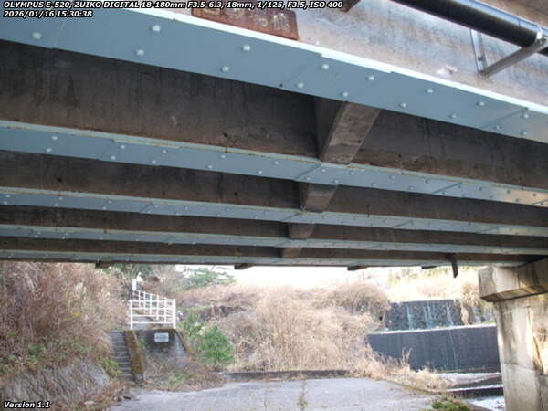 境川(別府市) 古戦場橋をくぐる